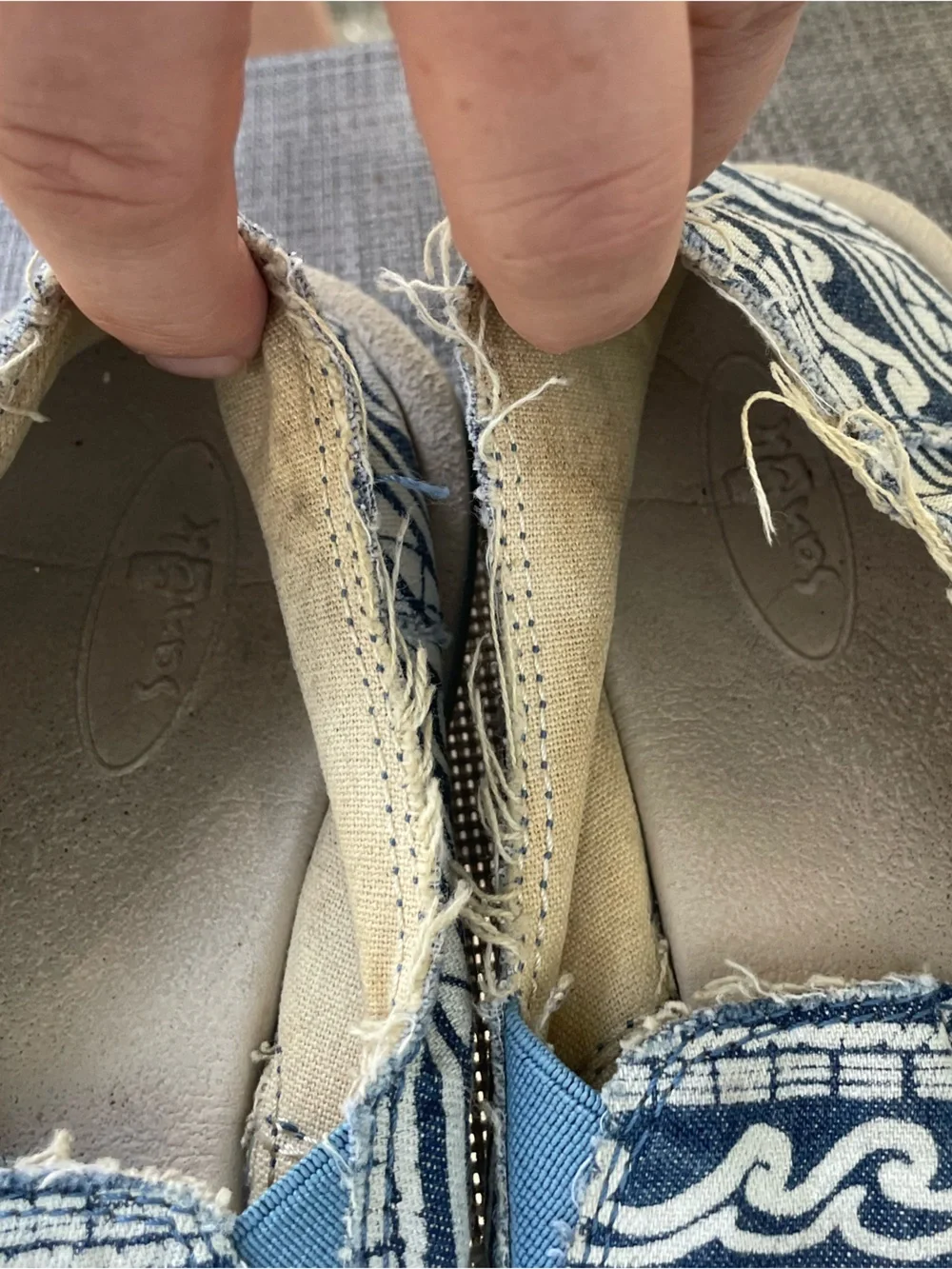 Sanuk slip on shoe, youth size 4